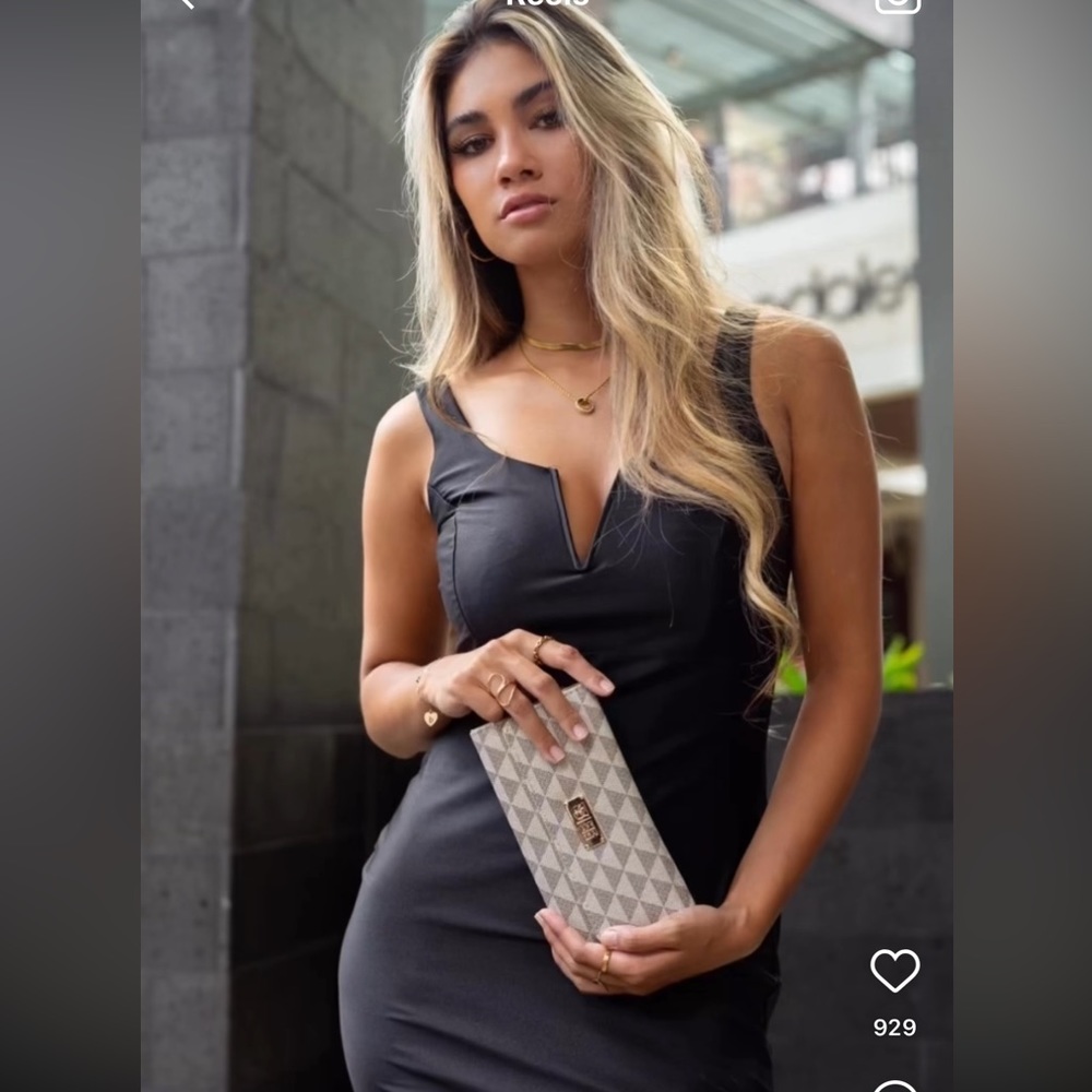 HI's finest white triangle wallet